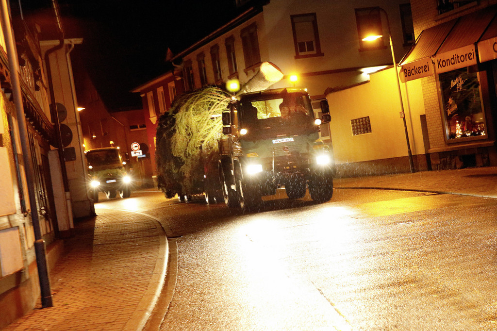 Mercedes-Benz Unimog U 400 im Weihnachtseinsatz