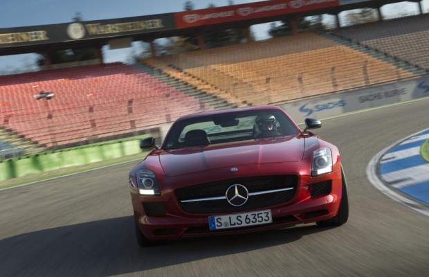 Mercedes SLS GT - Aus der Boxengasse auf die Autobahn