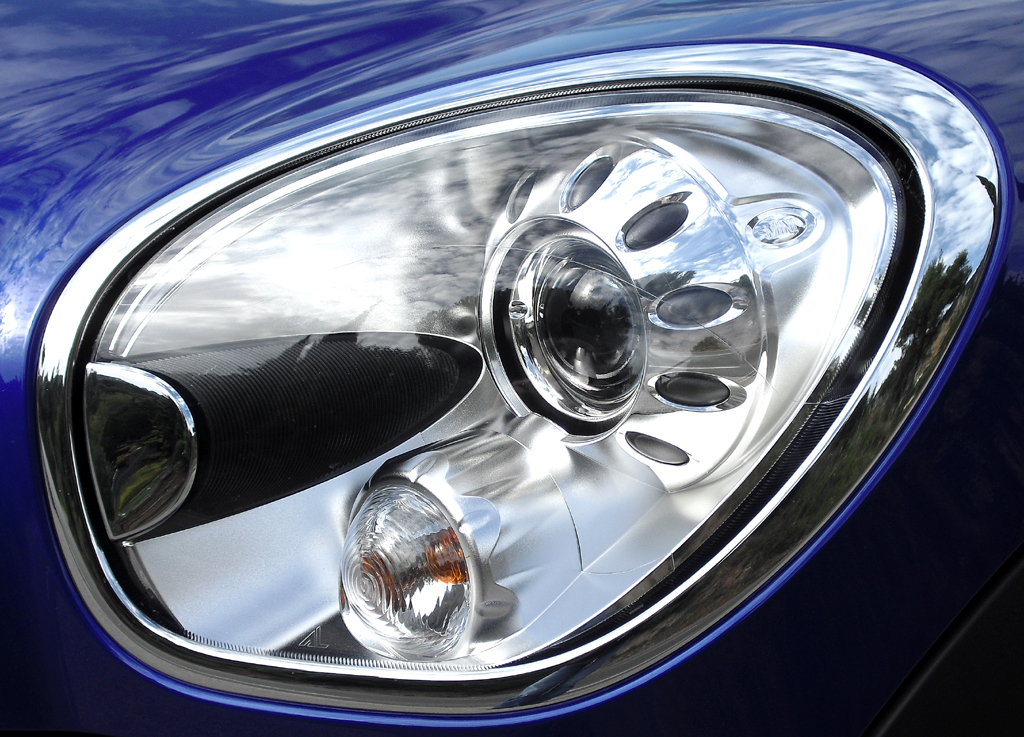 Mini Paceman: Moderne Leuchteinheit vorn. 