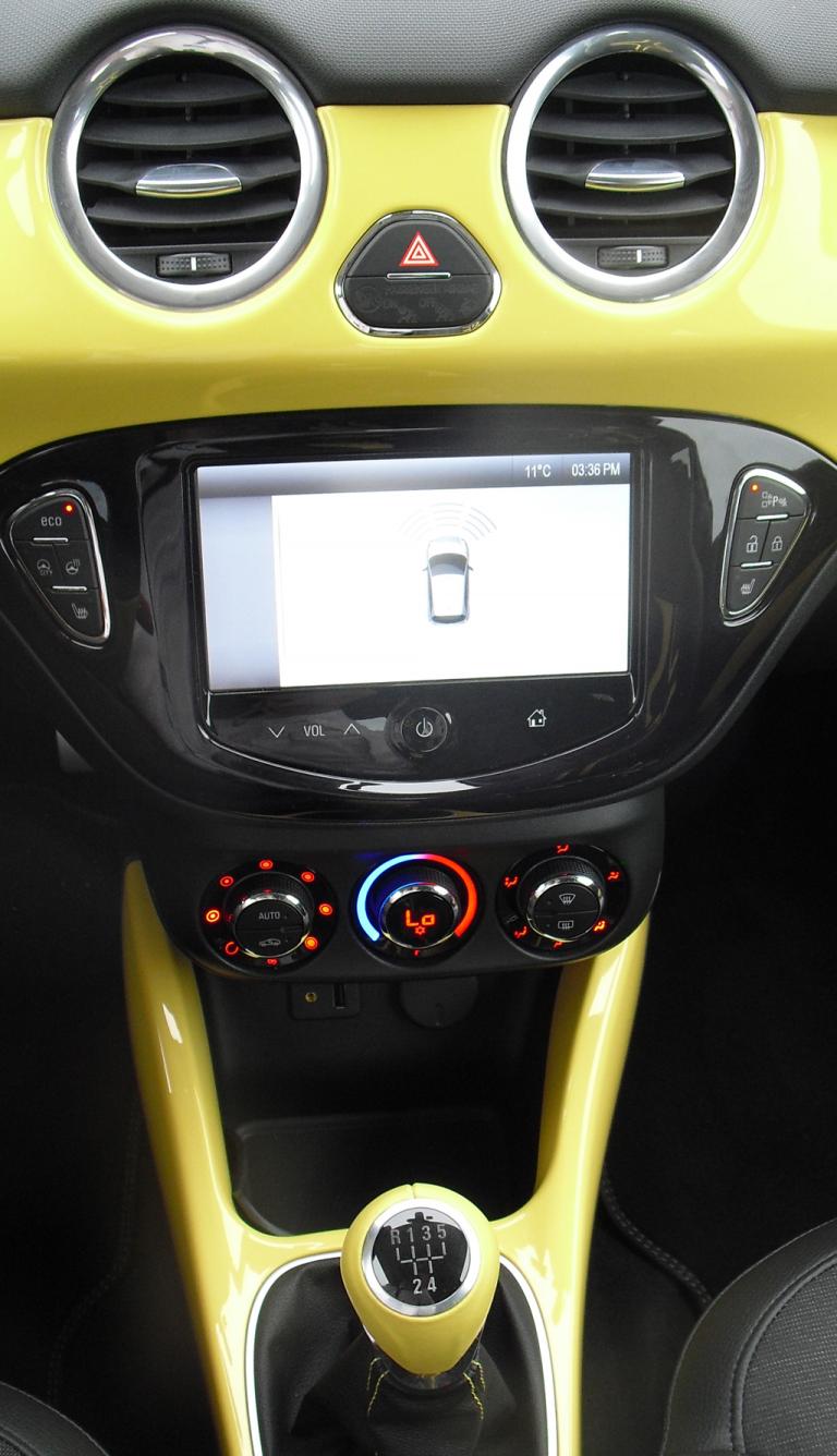 Opel Adam: Blick auf den mittleren Armaturenträger. 