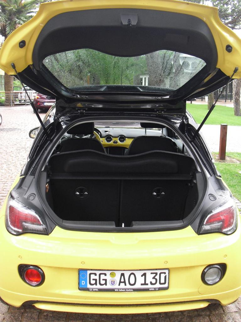 Opel Adam: Ins Gepäckabteil passen 170 bis 663 Liter hinein. 