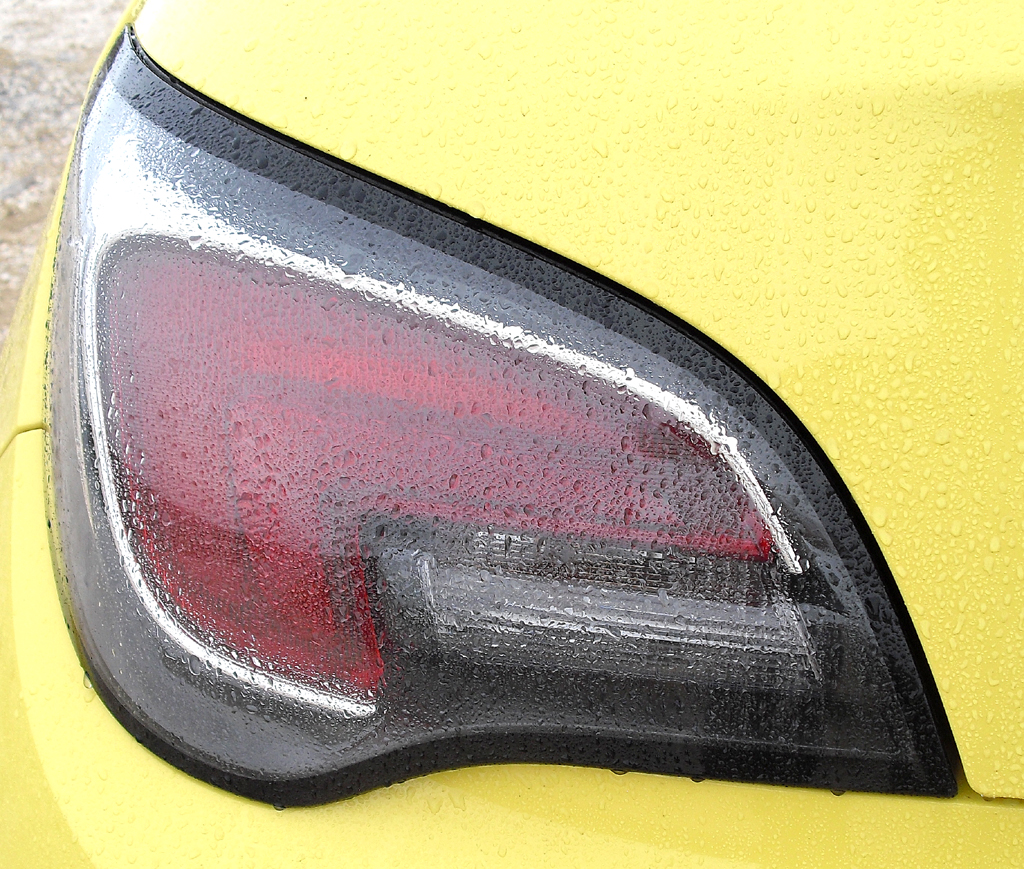 Opel Adam: Moderne Leuchteinheit hinten. 