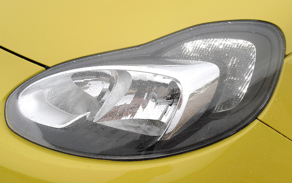 Opel Adam: Moderne Leuchteinheit vorn. 