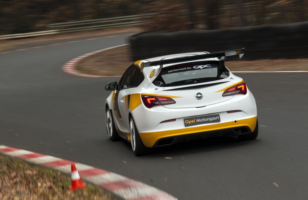 Opel kehrt in den Motorsport zurück