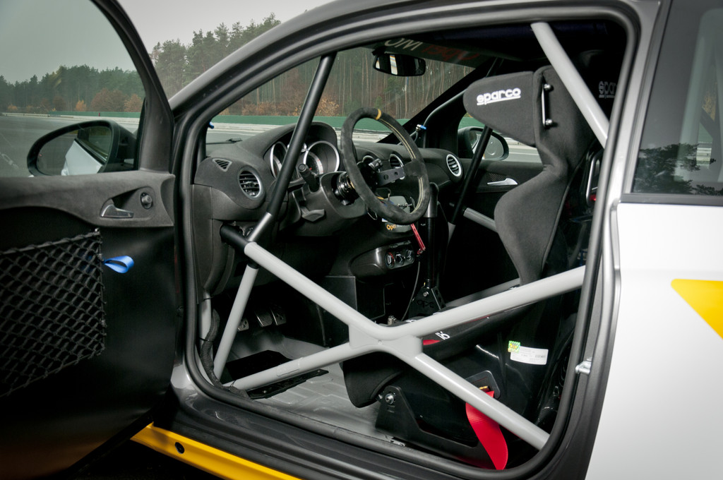 Opel kehrt in den Motorsport zurück