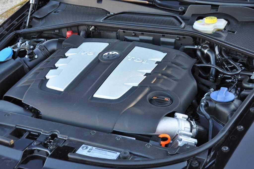 Passend zur Optik präsentiert sich der vor allem in Deutschland beliebte 3,0-V6-Diesel mit 176 kW/240 PS