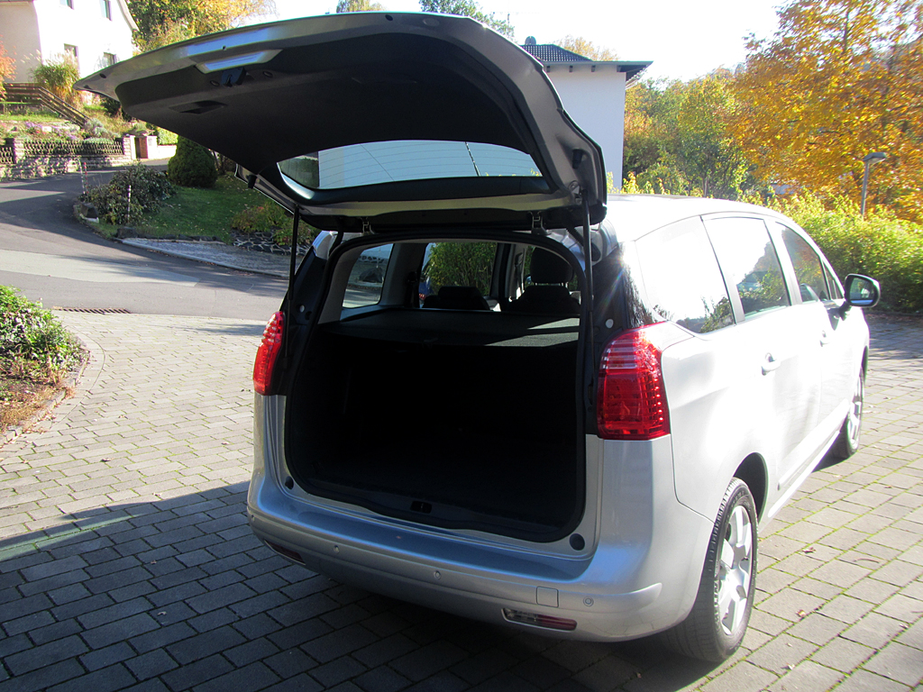 Peugeot 5008: Ins Gepäckabteil des Fünfsitzers passen 679 bis 1754 Liter hinein.