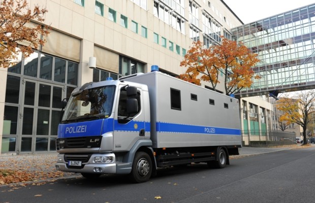 Polizei nutzt zwei DAF LF45 als Gefangenentransporter