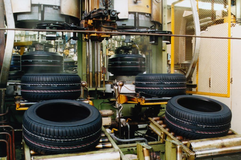 Reifen: Chemie macht´s möglich - Leichter rollen und besser auf Nässe stoppen