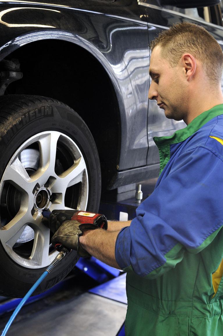 Reifen- und Autoservice: Freundliche Mitarbeiter, mangelnde Mobilitätsangebote