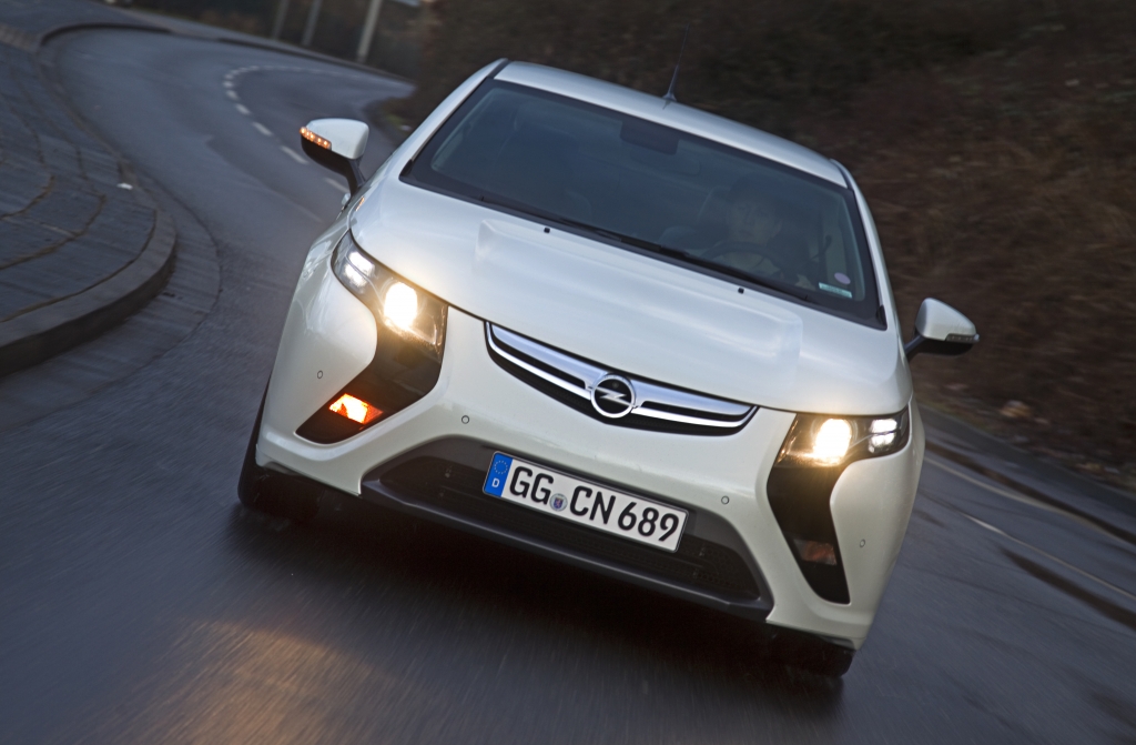 Test Opel Ampera - Lautlos wie ein Blitz