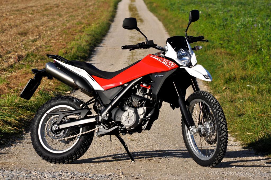 Typisch Husqvarna mit otem Zylinderkopf