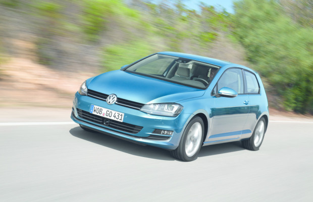 Volkswagen reist mit dem Golf durch die Städte