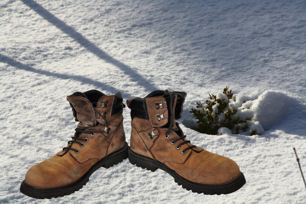Winterschuhe: Griffige Sohle und knöchelhoch