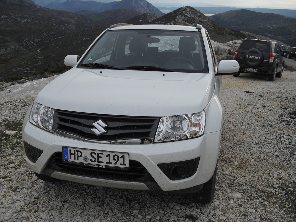 ... und modellgepflegter Suzuki Grand Vitara.