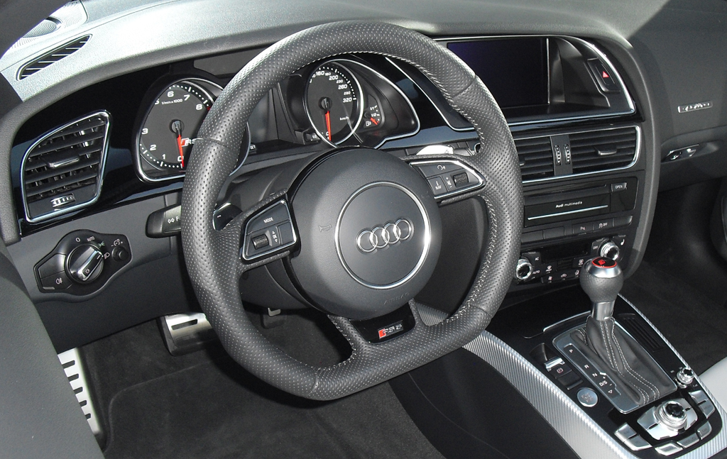 Audi RS5 Cabrio: Blick ins Cockpit. 