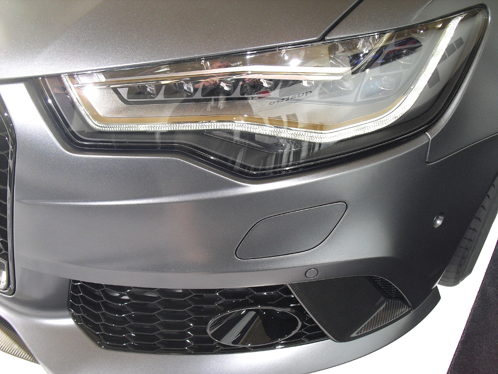 Audi RS6 Avant: Moderne Leuchteinheit vorn. 