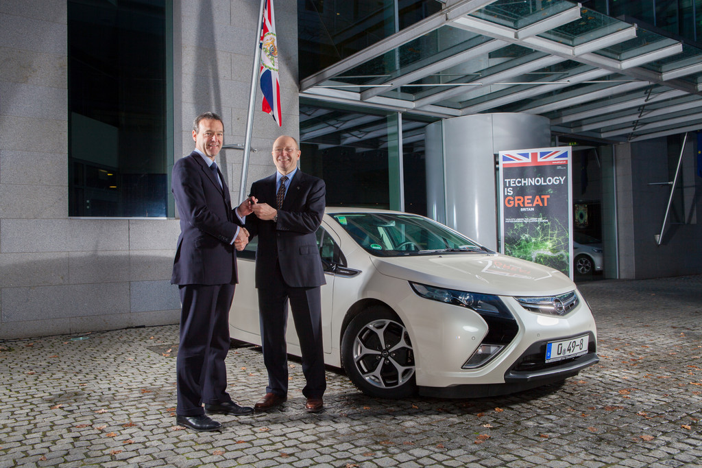 Britische Botschaft fährt Opel Ampera