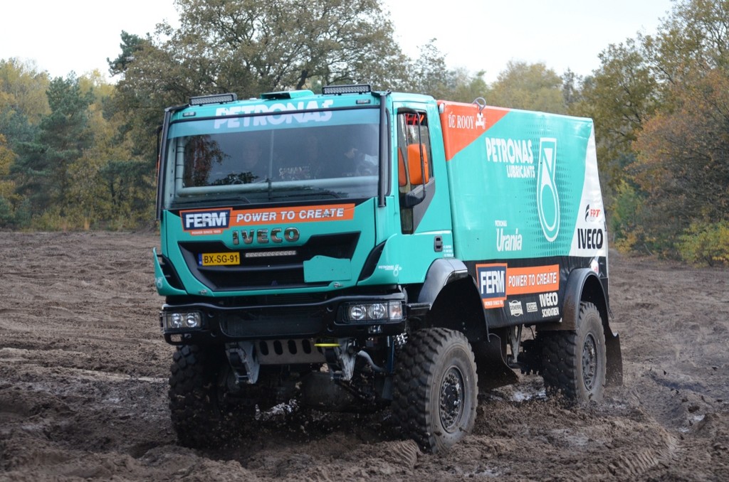 Dakar 2013: Fünf Iveco wollen vorne mitfahren