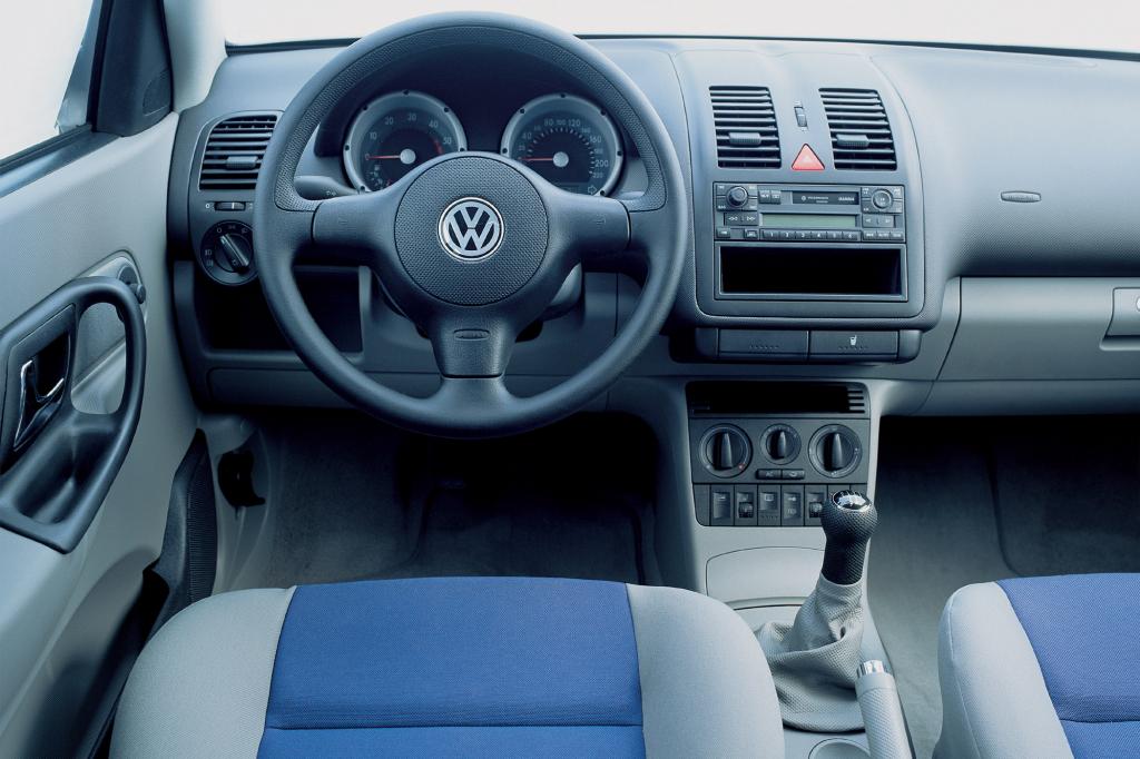 Das Cockpit wirkt auch noch heute frisch und jugendlich
