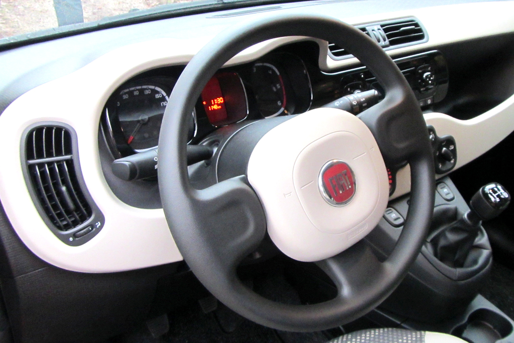 Fiat Panda 4x4: Blick ins Cockpit. 