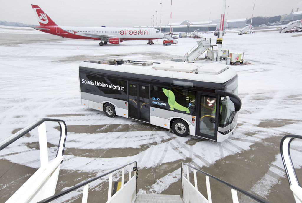 Flughafen Hamburg testet Solaris-Elektrobus