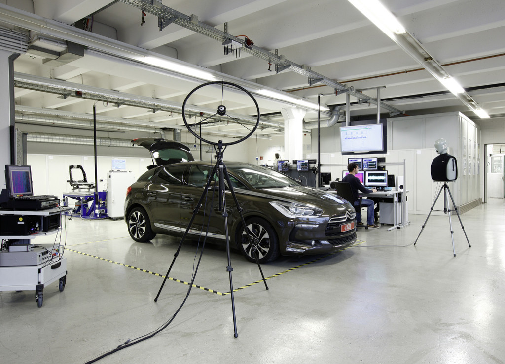 Johnson Controls hört Autositze ab