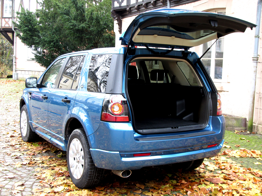 Land Rover Freelander: Das Gepäckabteil fasst dachhoch 755 bis 1670 Liter. 