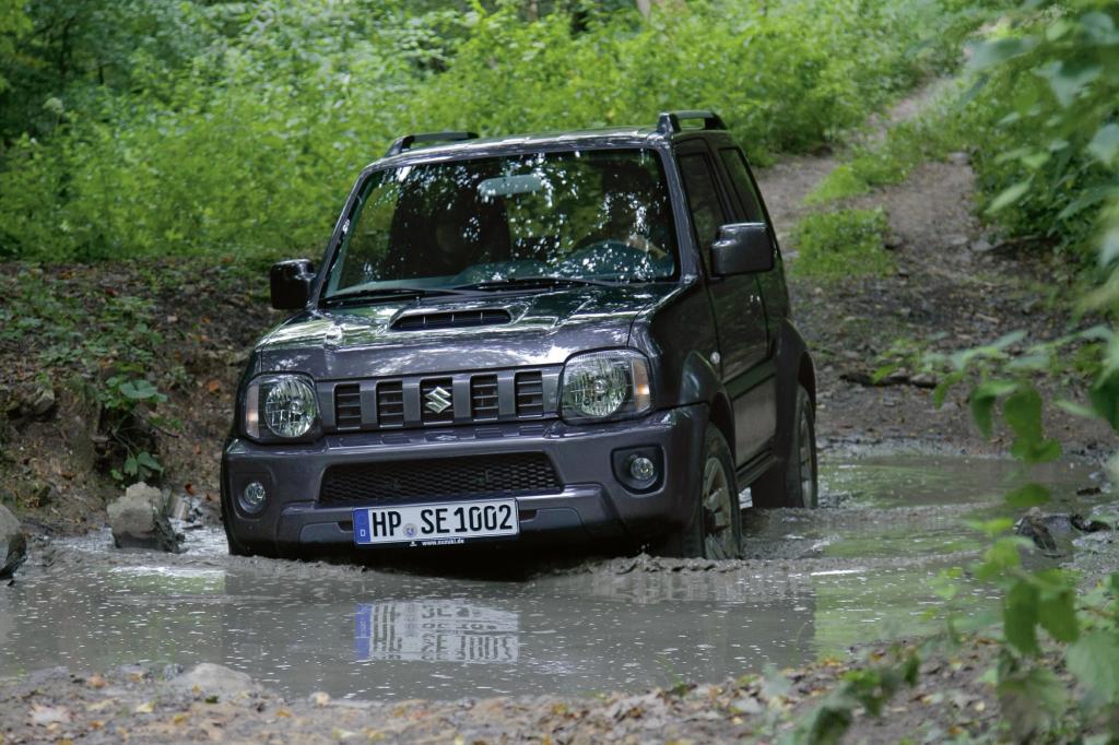 Leichte Modifikationen an der Front verändern das traditionelle Gesicht des Jimny nicht