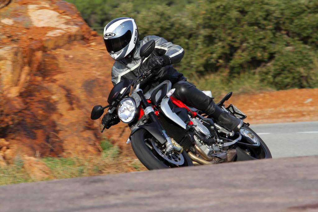 MV Agusta Brutale 800: Überlebenshilfe mit Nachschlag