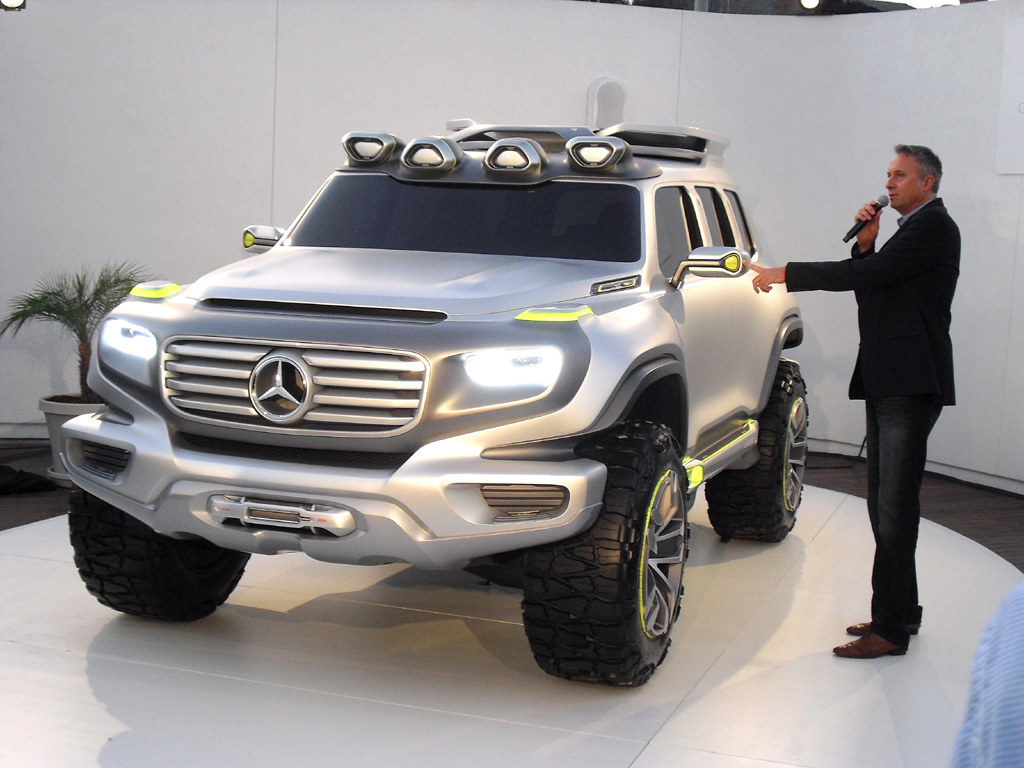 Mercedes-Designer Steffen Köhl am Ener-G-Force. Fotos: Koch