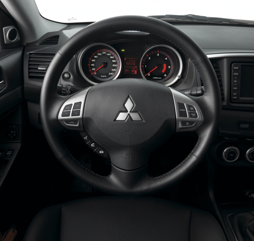 Mitsubishi folgt dem Sport-Konzept. Der Innenraum ist funktional und schnörkellos