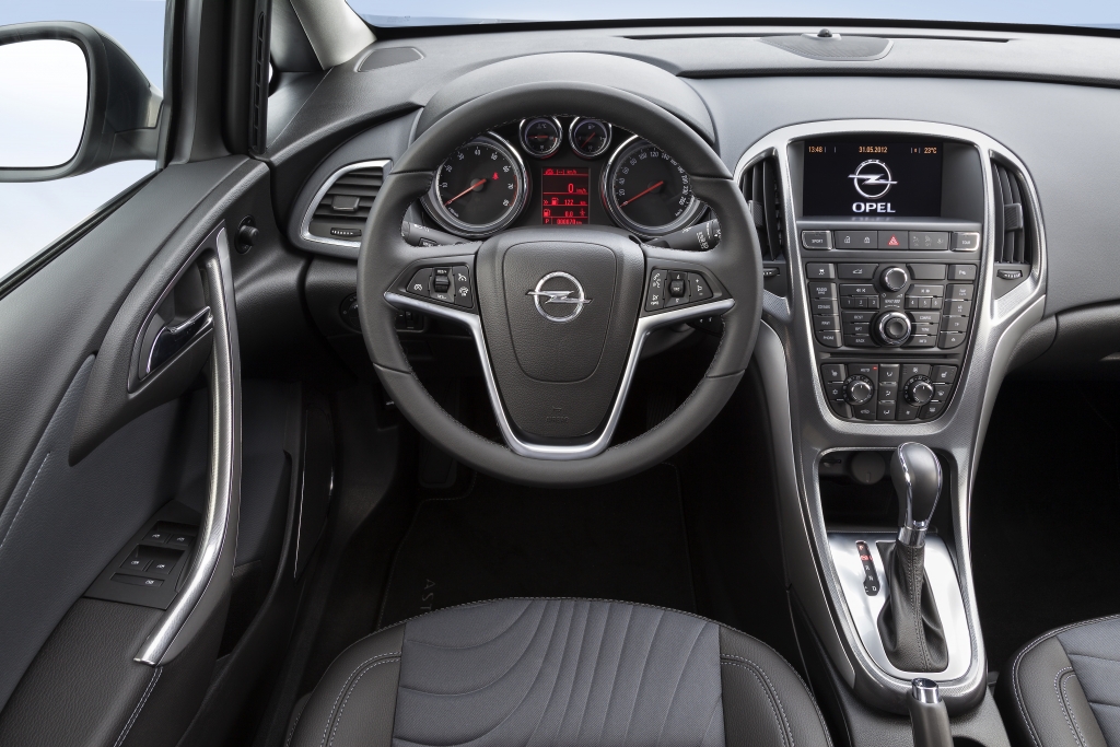Mittelklasse-Feeling: Opel reicht viele Ausstattungsdetails vom Mittelklässler Insignia zur Kompaktklasse durch