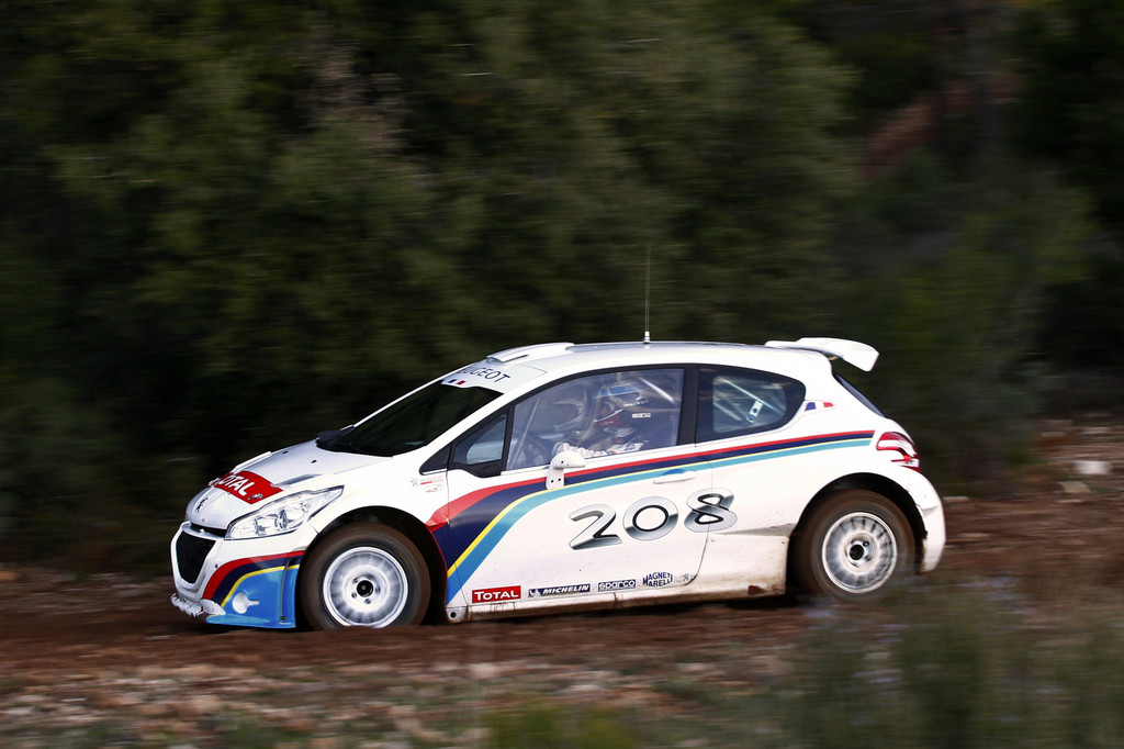 Peugeot 208 Type R5 erstmals auf der Piste