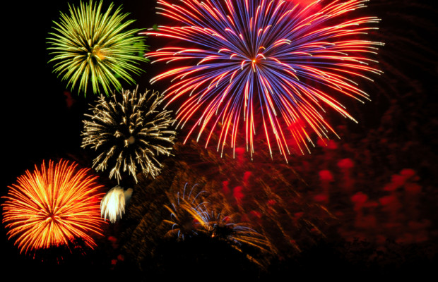 Schäden durch Silvesterfeuerwerk: Wie Ihr Auto gut ins neue Jahr kommt