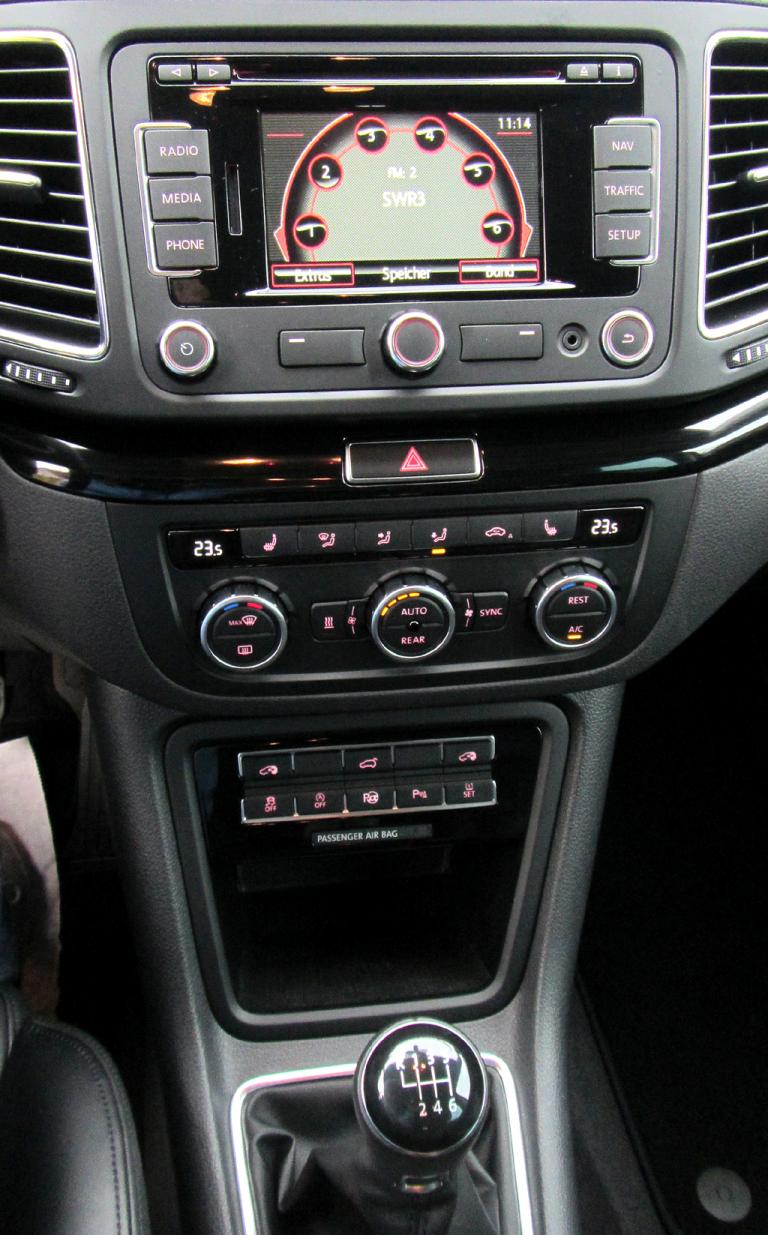 Seat Alhambra: Blick auf den mittleren Armaturenträger. 