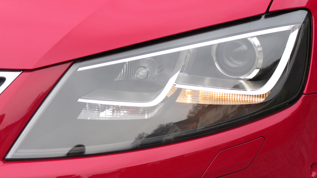 Seat Alhambra: Moderne Leuchteinheit vorn. 