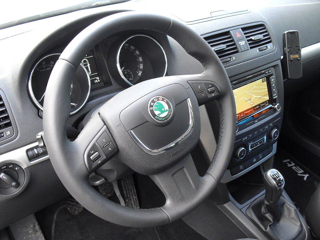 Skoda Yeti: Blick ins übersichtlich gestaltete Cockpit. 