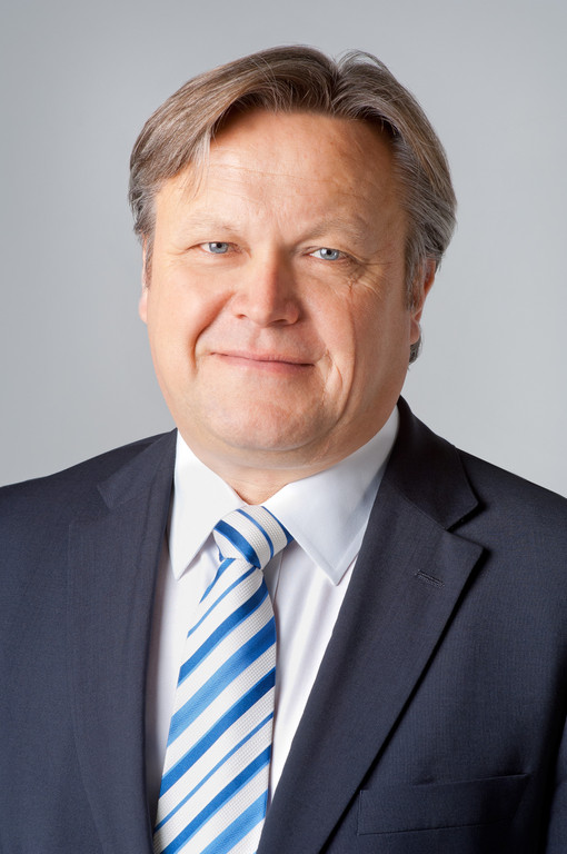 TÜV Süd Auto Plus mit neuer Spitze