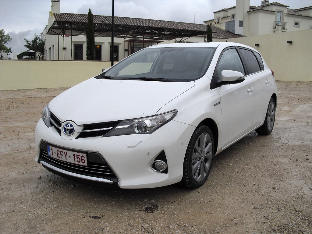 Toyota Auris: Auch mit Doppelherz-Kraft wird das Kompaktmodell angeboten. 