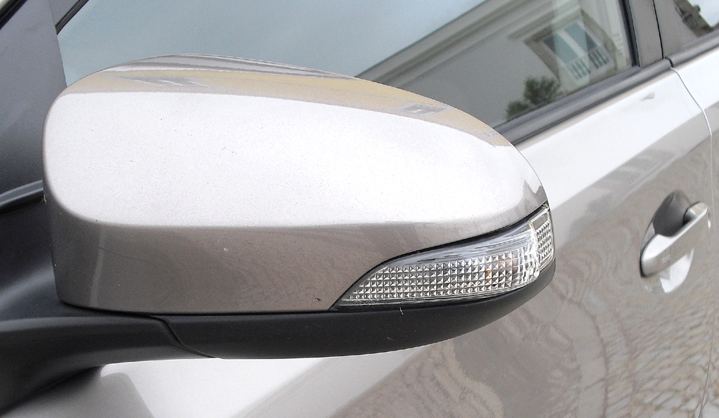 Toyota Auris: In die Außenspiegel sind Blinkblöcke integriert. 