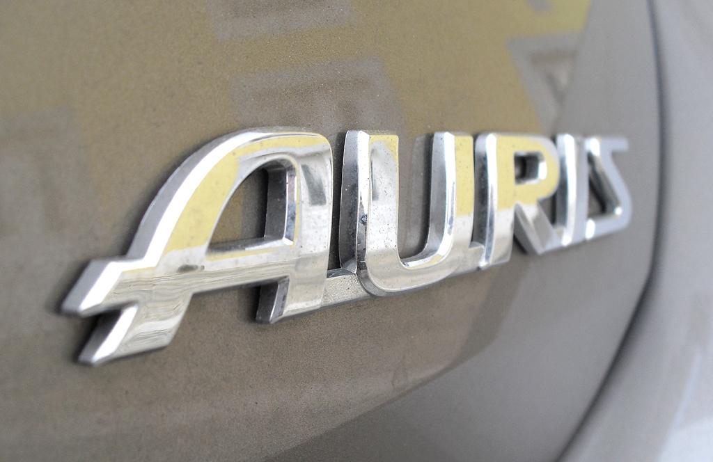 Toyota Auris: Modellschriftzug auf der Heckklappe. 