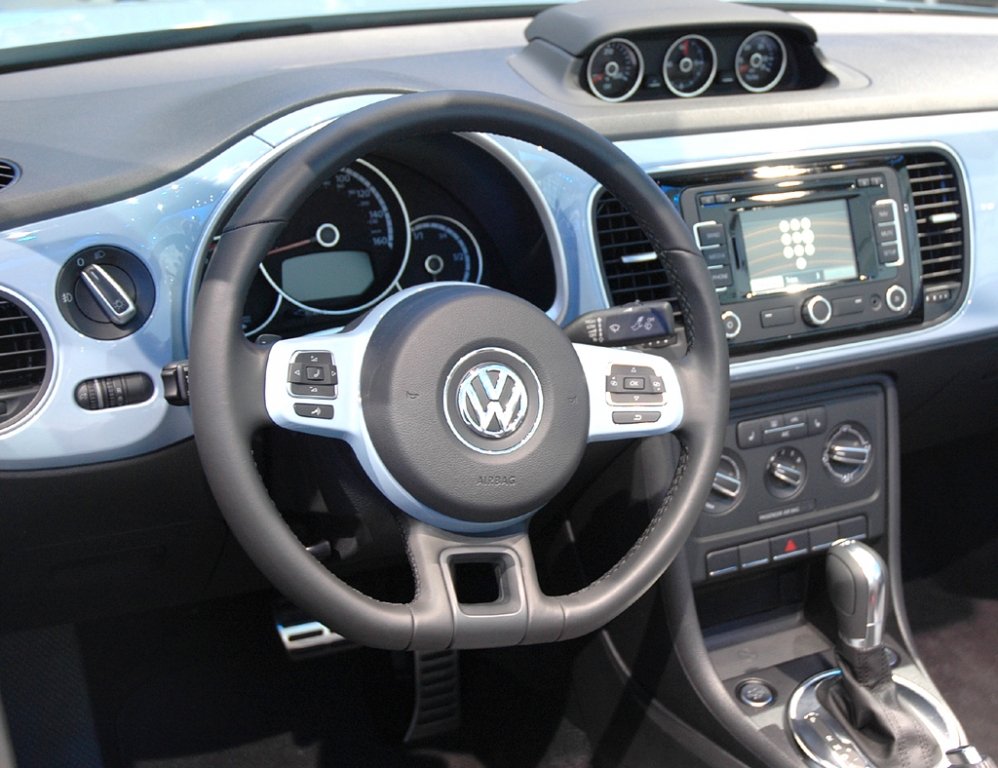 VW Beetle Cabrio: Blick ins Cockpit.