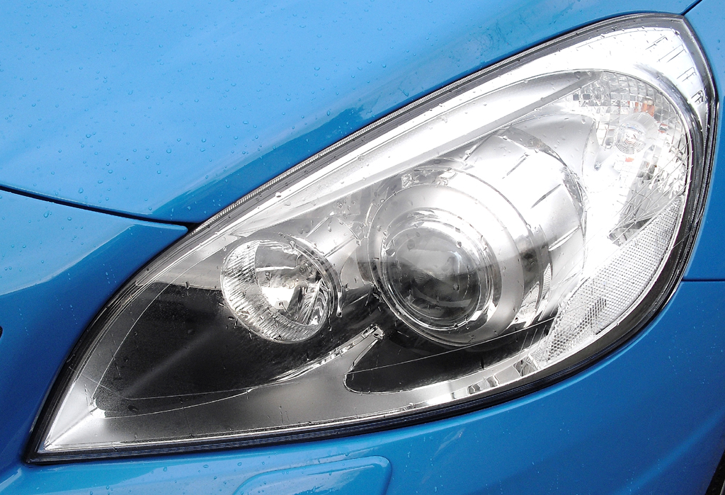 Volvo S60: Moderne Leuchteinheit vorn. 