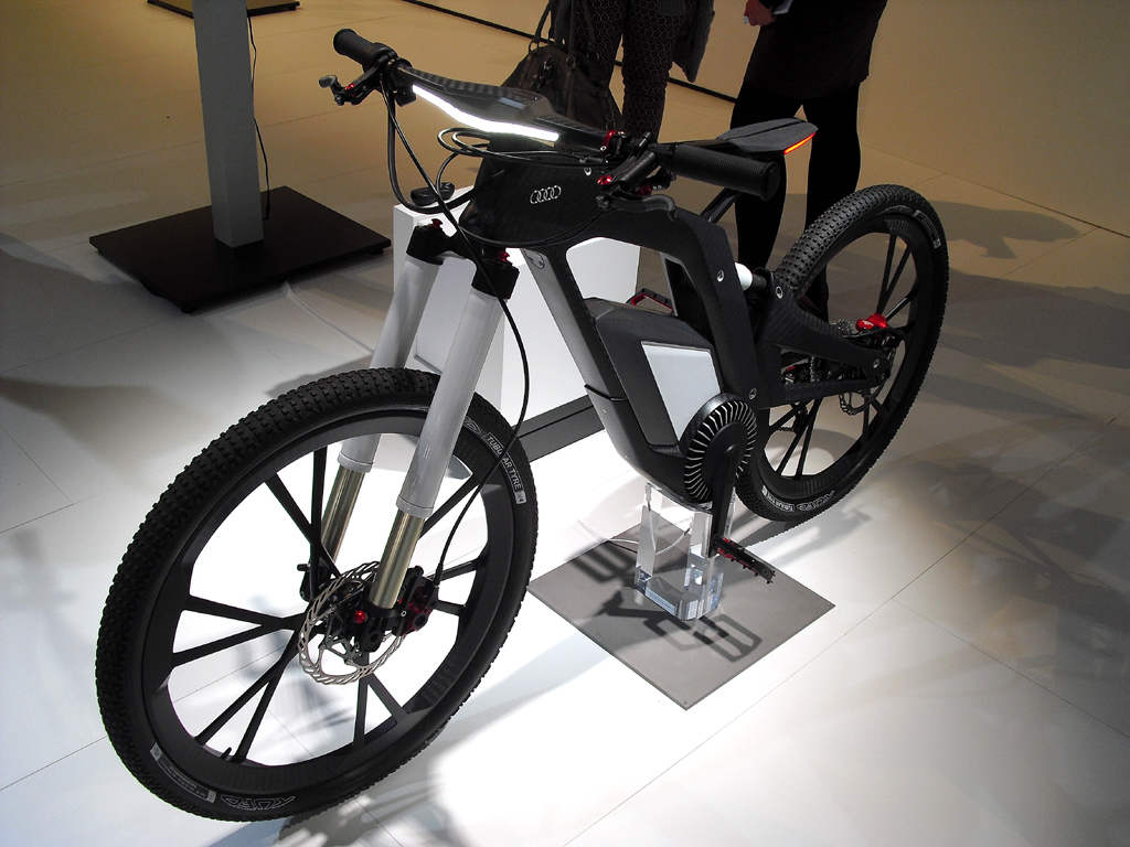 ... der auch Zweirad-Technikstudien wie Audis Elektrofahrrad 