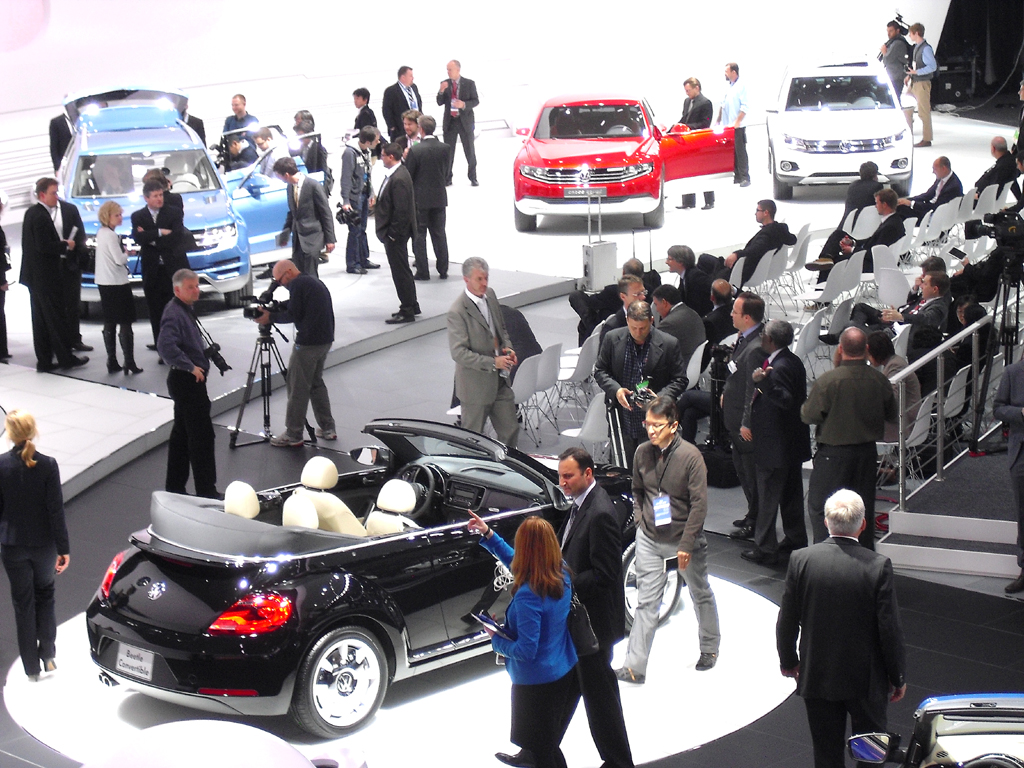 Blick auf den VW-Stand bei der Autoschau in Detroit.
