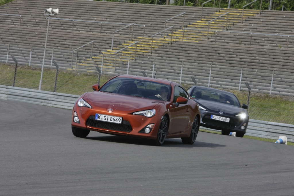 Code 130R - Preiswertes Sportcoupé von GM schon in Planung?