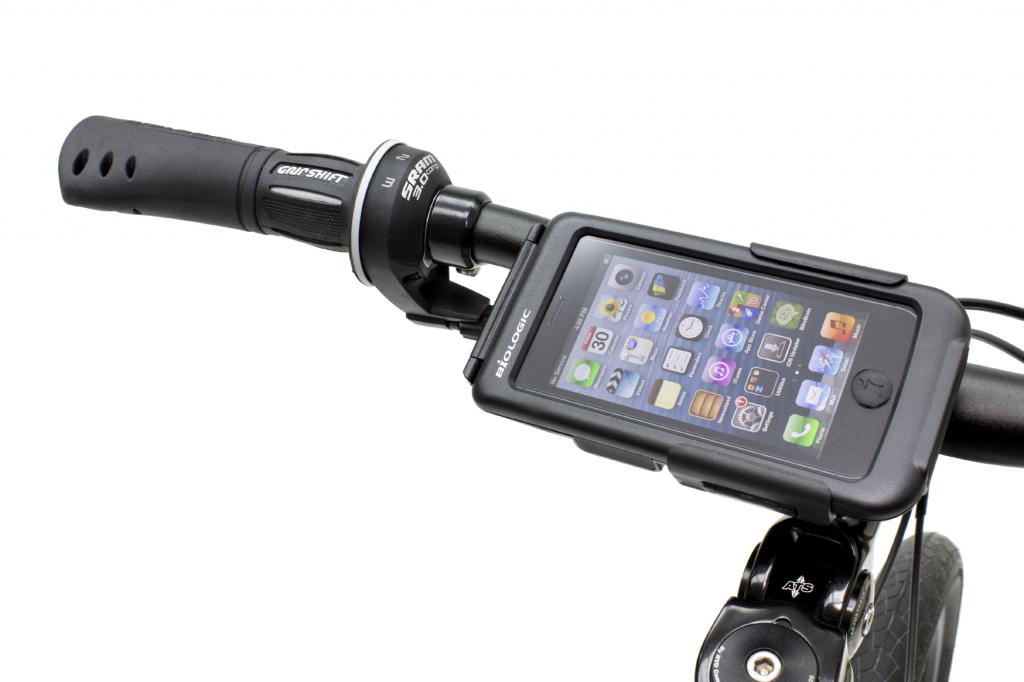 Der rund 50 Euro teure Bike Mount für das iPhone 5 lässt sich durch einen robusten Schnappverschluss am Lenker fixieren