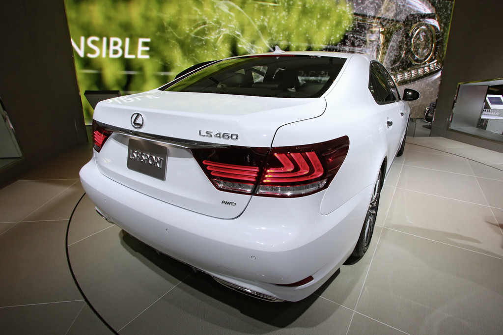 Detroit 2013: Lexus IS-Baureihe nun auch mit Hybrid-Antrieb