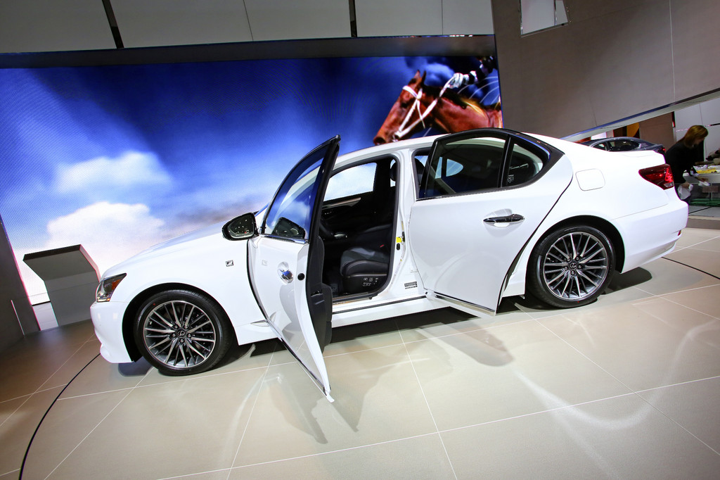Detroit 2013: Lexus IS-Baureihe nun auch mit Hybrid-Antrieb